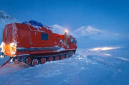 Не боится морозов и сложных преград: Ростех испытал вездеходы ТМ-140 в Арктике