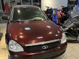 В редкой комплектации и как с завода: 12-летнюю Lada Priora продают в России