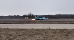 Истребитель Су-34 впервые в истории совершил посадку «на брюхо»: уникальные кадры