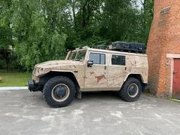 С душем, телевизором и дизайнерским салоном: ГАЗ-2330 «Тигр» 2004 года продают в Москве