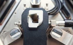 Ученые ИТМО создали ультратонкие кристаллы для хранения информации: способны трансформироваться из 3D в 2D