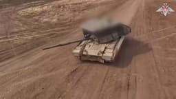 Модернизированные танки Т-80БВМ поступили российским военным