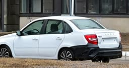 Без подогрева сидений, мультимедия и других опций: АвтоВАЗ запустил в «серию» новую версию Lada Granta 