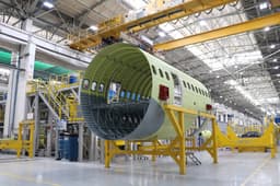 Изготовитель истребителя Су-57 получил заказ на производство важной части лайнера МС-21