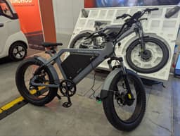 En "Motovesna" se mostró la bicicleta eléctrica Pioneer con una potencia de 2800 W: alcanza los 60 km/h en 8 segundos