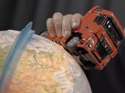 Продажи грузовиков в марте обвалились на 59%