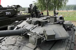 Зарядные каморы танков Т-90А образца 2004 года оказались не приспособлены к бронебойным снарядам «Свинец»: превратились в «кочующие» орудия