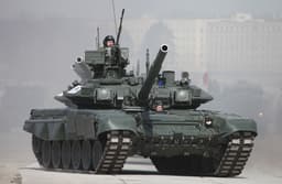 Раскрыто предназначение «красных глаз» на башне танков Т-90М «Прорыв»