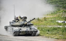 Новейший танк Т-90М «Прорыв» продемонстрировал чудеса живучести, выдержав 17 попаданий