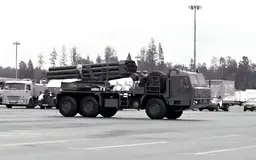 РСЗО «Ураган» на новом шасси был замечен в зоне боевых действий 