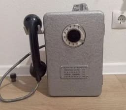 It "swallows" coins and accepts calls: Soviet payphone Amt 69 with GSM and SIM card is sold in Moscow