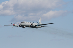 Самолёты-разведчики Ил-38 нашли подлодку условного противника в Японском море