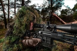 Самая дальнобойная в мире: российские снайперы отстреливают дроны винтовкой «Возмездие»