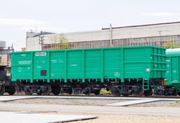 С увеличенным кузовом и грузоподъемностью: «РМ Рейл» сертифицировала инновационный полувагон 