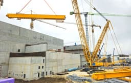 Строительство АЭС с замкнутым циклом продолжается: на площадке энергоблока с реактором БРЕСТ-ОД-300 монтируют мостовой кран