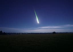 Светящийся зеленый шар: в Казани заметили загадочный небесный объект 