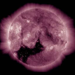 Магнитные бури ожидаются на выходных из-за активной корональной дыры на Солнце