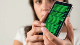 Опрос показал, что большинство россиян устанавливают непроверенные приложения из Сети