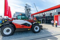 With three wheel control modes: Rostselmash introduced the TLH 740 telescopic loader