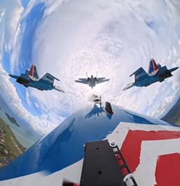 Дух захватывает: эпичное видео синхронного полёта Су-35C и Су-30СМ