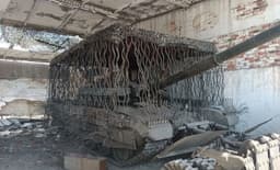 Модификация «доширак»: появились кадры танка Т-72Б3 с удивительной защитой