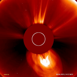 Один из самых сильных корональных выбросов за последние годы зафиксирован у южного полюса Солнца