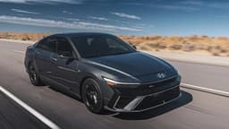 Hyundai Elantra с раходом 5,3 л/100 км штурмует Россию: цены рухнули ниже 2 млн рублей