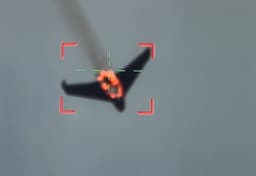 Появились кадры работы новейшей российской лазерной системы ПВО: прожигает мотогондолы электродвигателя дронов