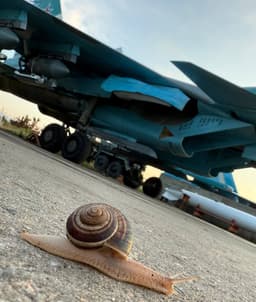 Загрузку кассетных авиабомб РБК-500 с УМПК на пилоны Су-34 показали на фото