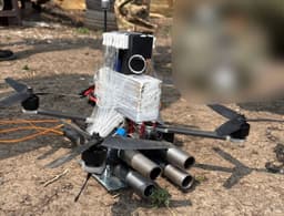 Появились кадры первого многоразового перехватчика дронов с четырьмя стволами