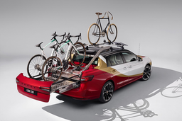 Skoda представила пикап Superb с уникальной сдвижной дверью