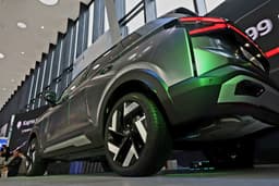 Lada Azimut в новом цвете «Булат» показали публике