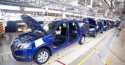 Avtograd: АвтоВАЗ снижает темпы выпуска Lada Largus