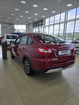 Lada Granta Active Cross с клиренсом как у кроссовера уже появился в салонах (живое фото)