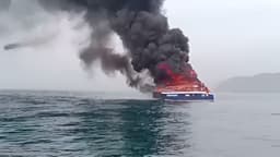 В День судостроителя: туристический катамаран загорелся и утонул у берегов Владивостока
