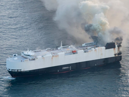 Судно Morning Midas с 3000 автомобилей затонуло в Тихом океане