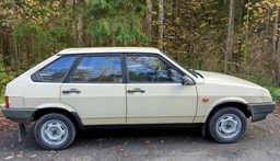 «В салоне запах нового авто»: в продаже появился ВАЗ-2109 1989 года выпуска в бежевом цвете