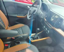 С экранами на рукоятках управления: Lada Iskra получит климат-контроль в максимальной комплектации