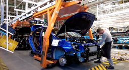 АвтоВАЗ урезал планы: выпуск Lada Vesta снова снижается