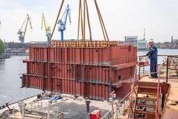 Residential superstructures weighing 300 tons installed on the newest nuclear-powered icebreaker Chukotka