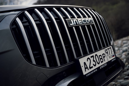 Ввоз новых иномарок в Россию рухнул