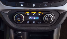 АвтоВАЗ возобновит производство Lada Vesta с климат-контролем