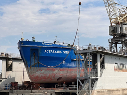 Танкер «Астрахань Сити» встал на ремонт на верфи ОСК