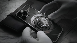 Новый iPhone от Caviar: cмартфон с часами Omega для поклонников Джеймса Бонда