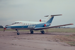 Советский самолёт Як-40 впервые вывели на испытания турбовинтового двигателя ВК-800 для «Байкала»