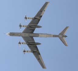 Стратегические ракетоносцы Ту-95МС более 15 часов летали над Беринговым морем