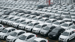 АвтоВАЗ на паузе: 100 000 машин в запасе