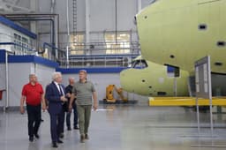 Полпред президента РФ нагрянул в цех сборки самолёта МС-21 в Иркутске