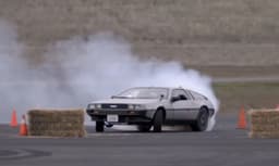 «Если уж делать машину времени, то делать со вкусом»: в Стенфорде научили DeLorean беспилотному дрифту