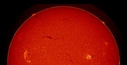 За минувшие сутки на Солнце произошло 15 вспышек — в 2,5 раза больше, чем днём ранее